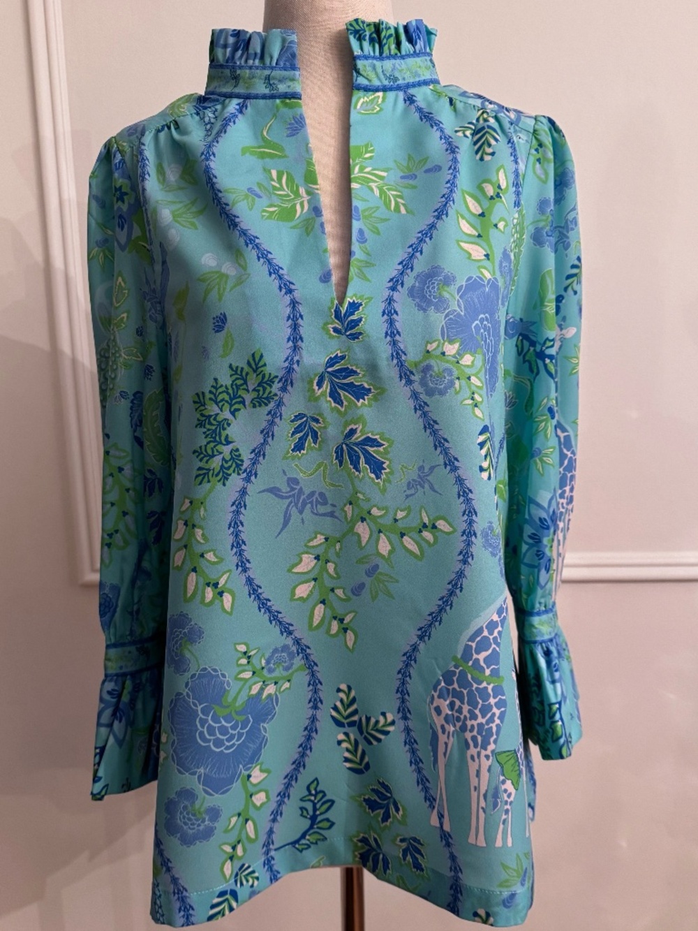 NWT Gretchen Scott Ruffleneck Tunic Jungle Symphony Turquoise Giraffe Shrimp XS